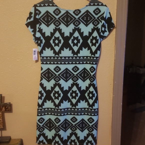 Dress - Picture 2 of 4